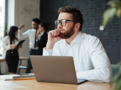 Blog DevRocket - Crescer 10x exige estrutura 10x? Entenda como escalar sem aumentar custos!